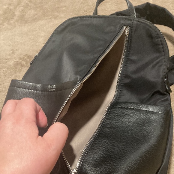 Tutilo New York Sling Pack - Picture 5 of 9